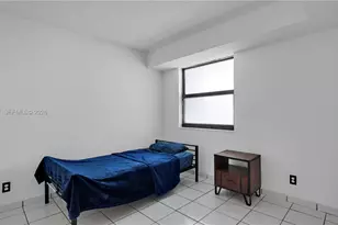 546 SW 1st St, Miami, FL 33130 - Photo 12
