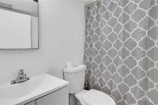 546 SW 1st St, Miami, FL 33130 - Photo 14