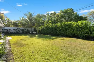 1945 Alamanda Dr, North Miami, FL 33181 - Photo 10