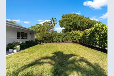 1945 Alamanda Dr, North Miami, FL 33181 - Photo 2