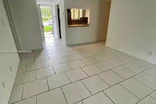 183 Lakeview Dr, Weston, FL 33326 - Photo 4