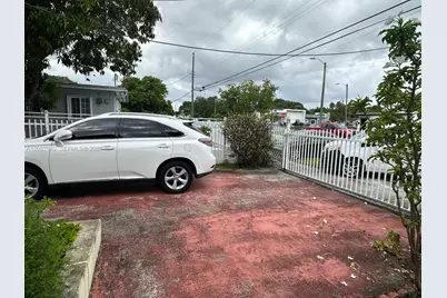1376 NW 45th St, Miami, FL 33142 - Photo 4