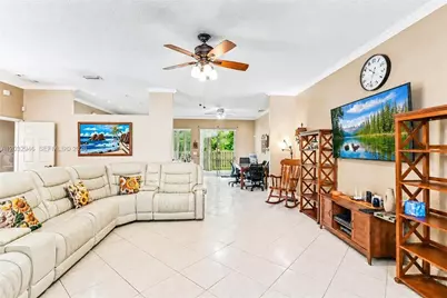 3090 SE 7th Pl, Homestead, FL 33033 - Photo 4
