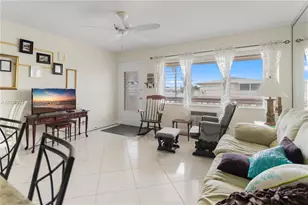725 SW 11th Ave, Hallandale Beach, FL 33009 - Photo 10