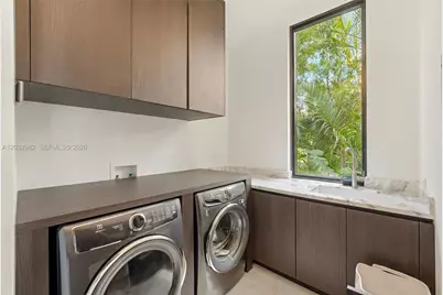 1050 Stillwater Dr, Miami Beach, FL 33141 - Photo 58