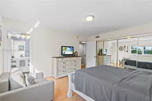 2424 NE 9th St, Fort Lauderdale, FL 33304 - Photo 16