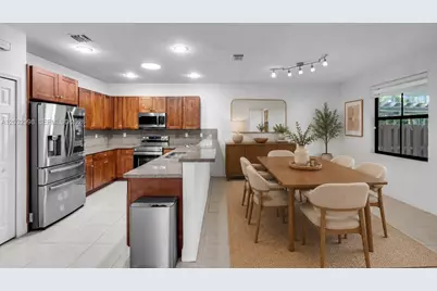 9925 NW 10th St, Miami, FL 33172 - Photo 10