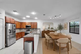 9925 NW 10th St, Miami, FL 33172 - Photo 10