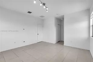 9925 NW 10th St, Miami, FL 33172 - Photo 22