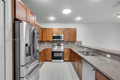 9925 NW 10th St, Miami, FL 33172 - Photo 14