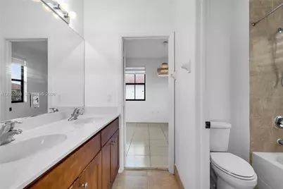 9925 NW 10th St, Miami, FL 33172 - Photo 30