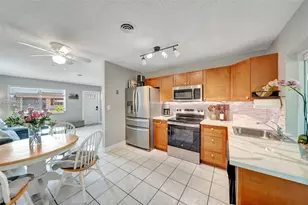 2708 NW 51st Pl, Tamarac, FL 33309 - Photo 4