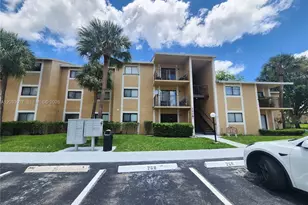 9491 S Palm Cir S, Pembroke Pines, FL 33025 - Photo 1