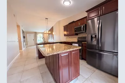 7675 NW 181st St #7675, Hialeah, FL 33015 - Photo 4