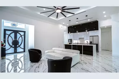 2565 28th Ave SE, Naples, FL 34117 - Photo 4