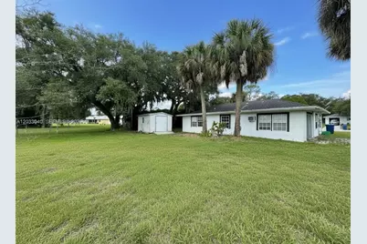 4029 E Sunflower Cir, Labelle, FL 33935 - Photo 4