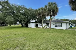 4029 E Sunflower Cir, Labelle, FL 33935 - Photo 4