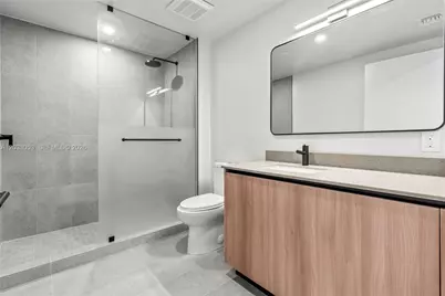 121 NE 5th St #2401, Miami, FL 33132 - Photo 8