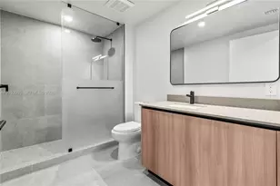 121 NE 5th St, Miami, FL 33132 - Photo 8