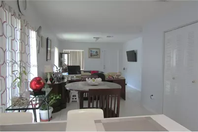 942 SW 8th Pl, Florida City, FL 33034 - Photo 4