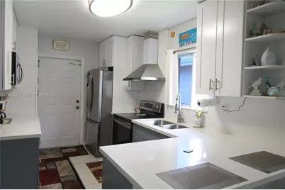 942 SW 8th Pl, Florida City, FL 33034 - Photo 4