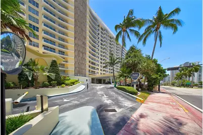 5600 Collins Ave #7W, Miami Beach, FL 33140 - Photo 2