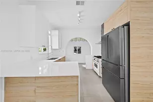565 NW 44th St, Miami, FL 33127 - Photo 8