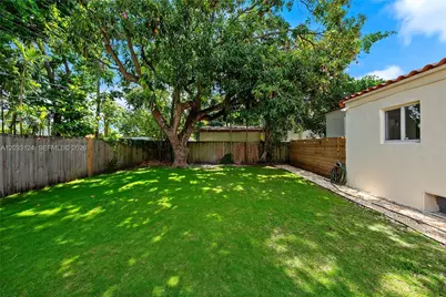 565 NW 44th St, Miami, FL 33127 - Photo 26