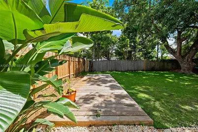 565 NW 44th St, Miami, FL 33127 - Photo 24