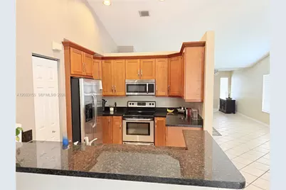 1530 Canary Island Dr, Weston, FL 33327 - Photo 2