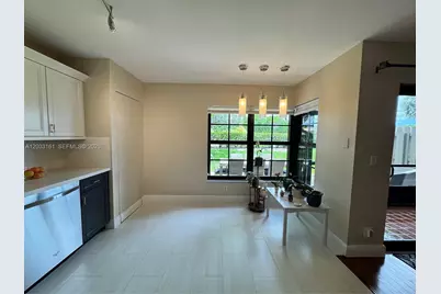 9023 Vineyard Lake Dr #0, Plantation, FL 33324 - Photo 8