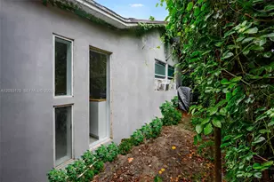 348 NE 58th St, Miami, FL 33137 - Photo 2
