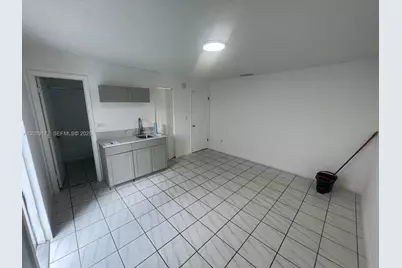 1717 NW 16th St #B, Miami, FL 33125 - Photo 2