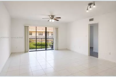 240 W Park Dr #205-4, Miami, FL 33172 - Photo 2
