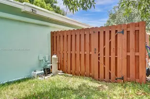 2442 Garfield St, Hollywood, FL 33020 - Photo 26