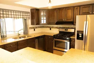 9880 NW 24th Pl, Sunrise, FL 33322 - Photo 4