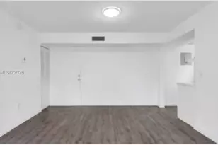 4841 NW 7th St, Miami, FL 33126 - Photo 10