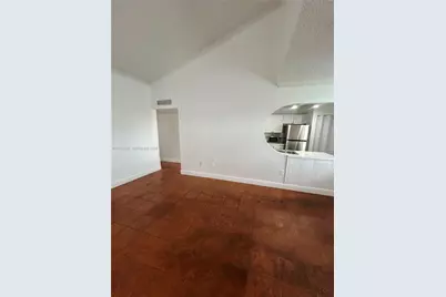 10284 NW 9th St Cir #204, Miami, FL 33172 - Photo 4