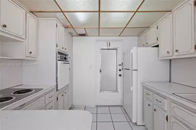 8001 Byron Ave #3C, Miami Beach, FL 33141 - Photo 10