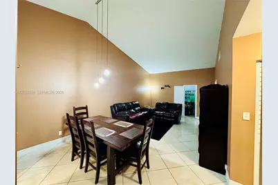 8203 NW 100th Dr, Tamarac, FL 33321 - Photo 4