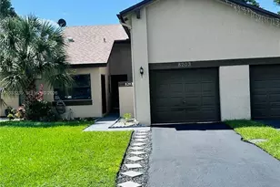 8203 NW 100th Dr, Tamarac, FL 33321 - Photo 2