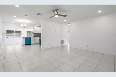7505 NW 58th St, Tamarac, FL 33321 - Photo 8