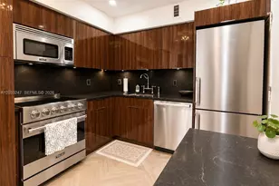 5700 Collins Ave, Miami Beach, FL 33140 - Photo 18