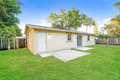 7820 SW 9th St, North Lauderdale, FL 33068 - Photo 18