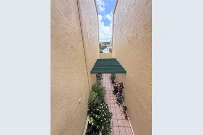 1975 W 44th Pl #401, Hialeah, FL 33012 - Photo 4