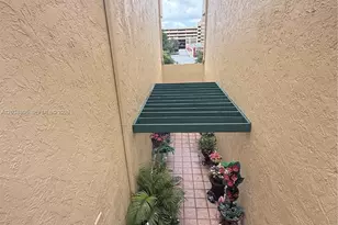 1975 W 44th Pl, Hialeah, FL 33012 - Photo 4