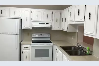 201 SE 11th Ter #302, Dania Beach, FL 33004 - Photo 2
