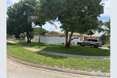 300 SW 68th Ave, Margate, FL 33068 - Photo 2
