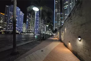 325 S Biscayne Blvd, Miami, FL 33131 - Photo 74