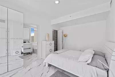 300 S Biscayne Blvd #T-1411, Miami, FL 33131 - Photo 14